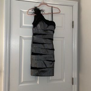 BETSY & ADAM EVENING DRESS